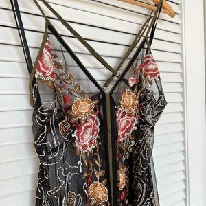 🌹Embroidered slip / cover up